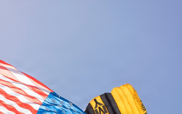 Golden Knights Open Hyundai Air and Sea Show