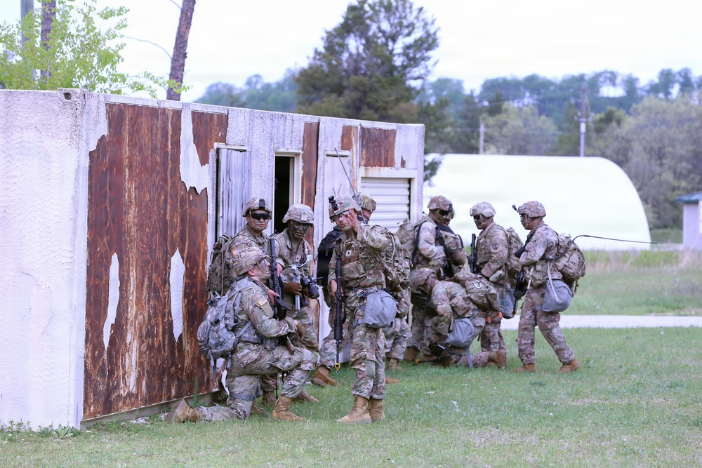 2026 U.S. Army Reserve Best Squad Competition Prepare to Assault a Hostile Village