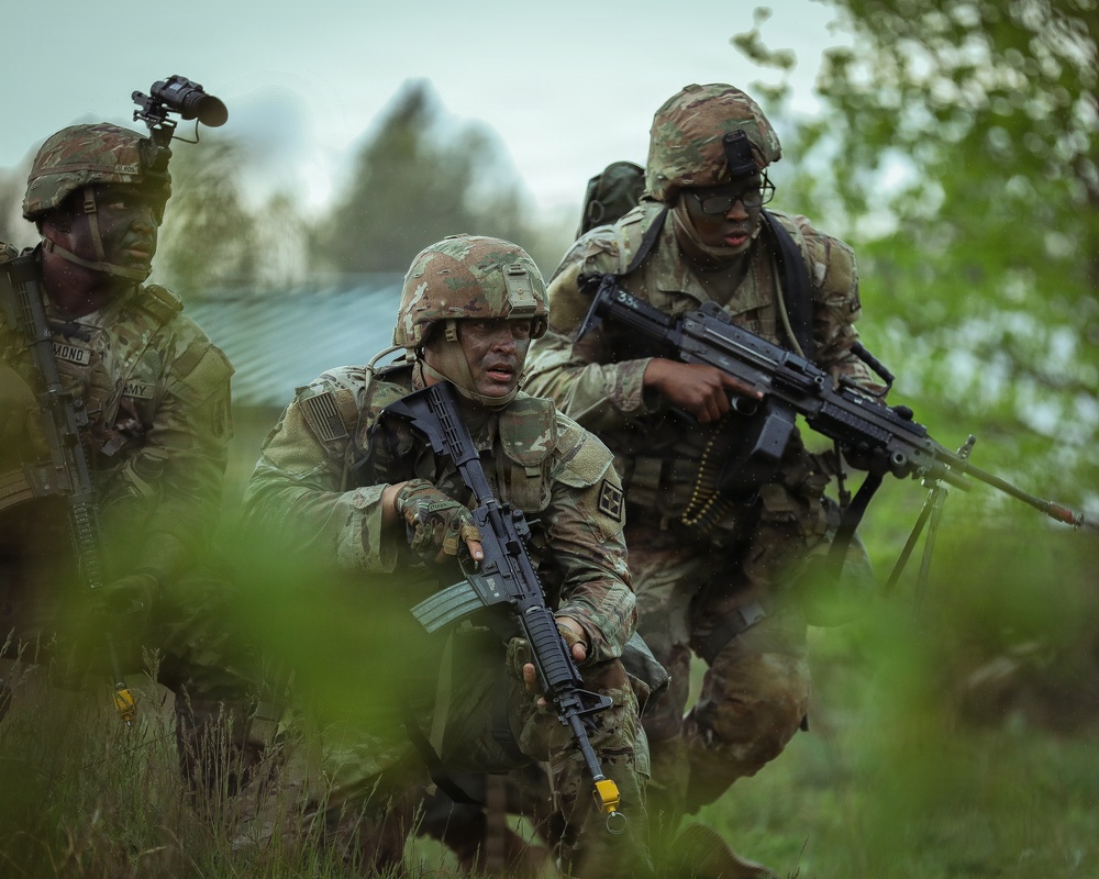 U.S. Army Reserve Soldiers React to Contact during the Best Squad Competition