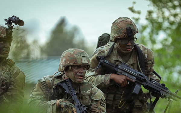 U.S. Army Reserve Soldiers React to Contact during the Best Squad Competition