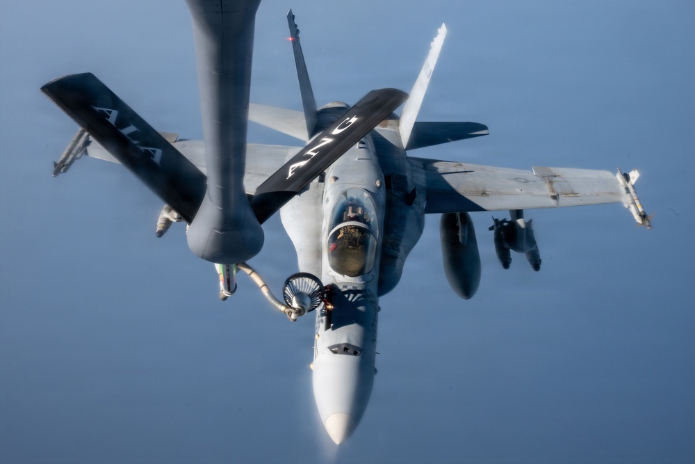 KC-135 refuels F-18