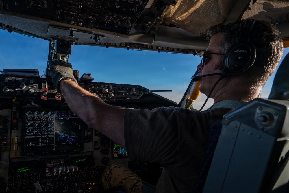 KC-135 refuels F-18