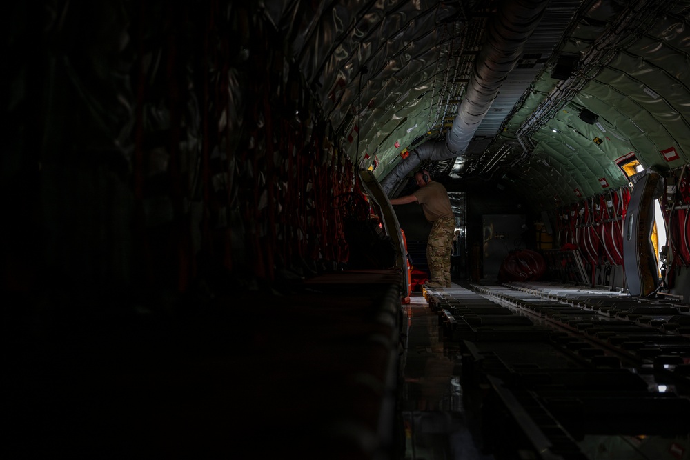 KC-135 Stratotanker refuels F-16 Fighting Falcon
