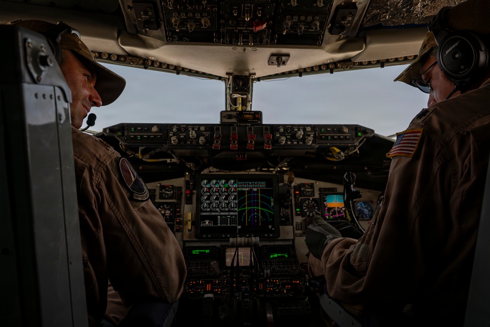 KC-135 Stratotanker refuels F-16 Fighting Falcon