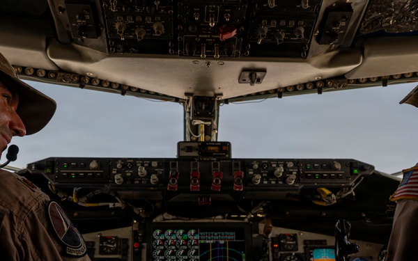 KC-135 Stratotanker refuels F-16 Fighting Falcon