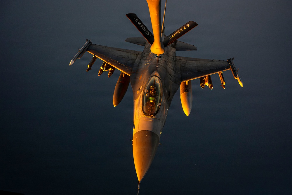 KC-135 Stratotanker refuels F-16 Fighting Falcon