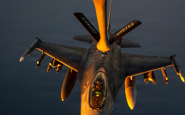 KC-135 Stratotanker refuels F-16 Fighting Falcon