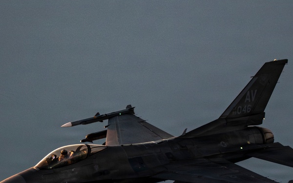 KC-135 Stratotanker refuels F-16 Fighting Falcon