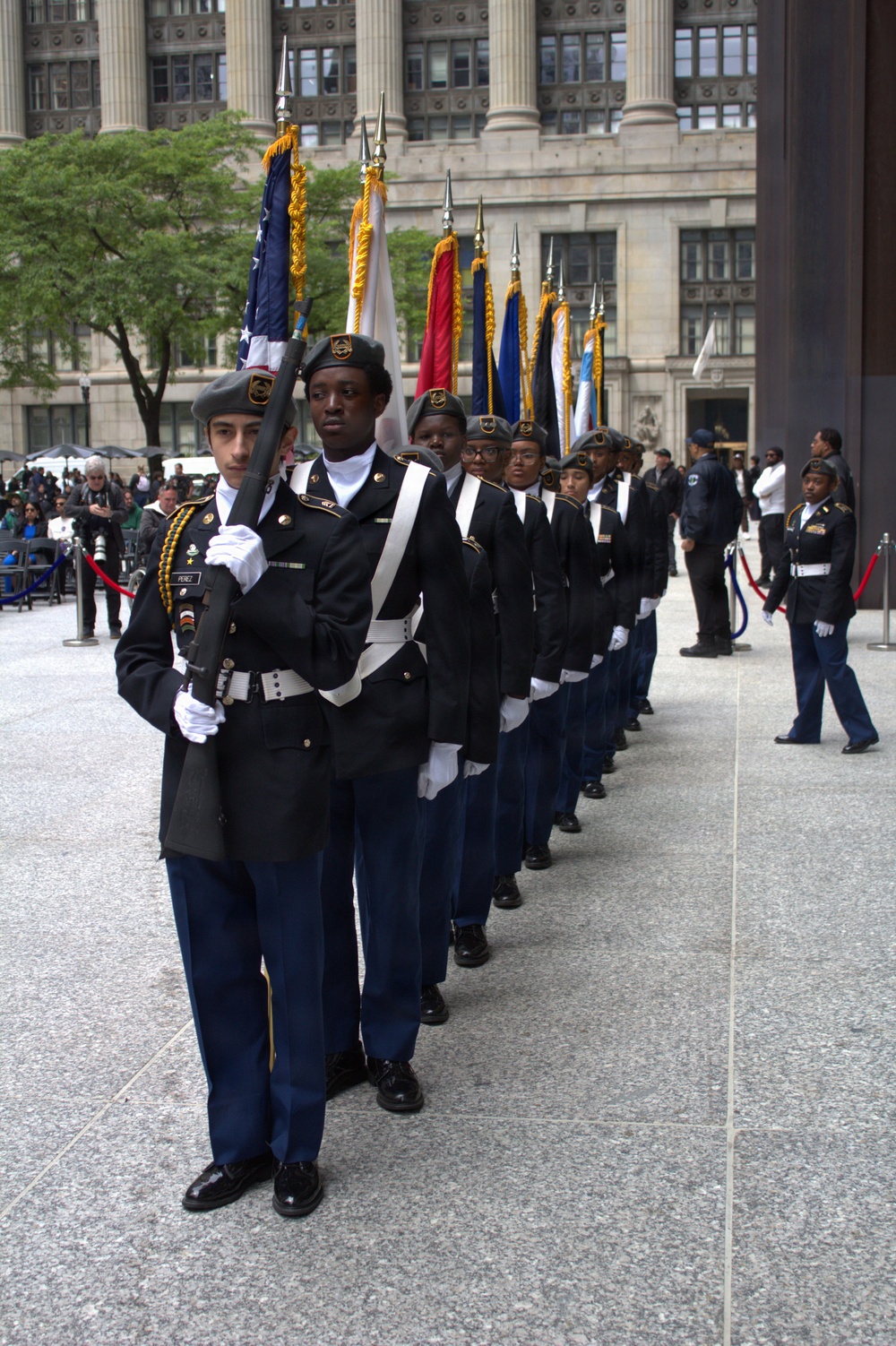 Chicago Honors Fallen Service Members During Memorial Day Ceremony at Daley Plaza