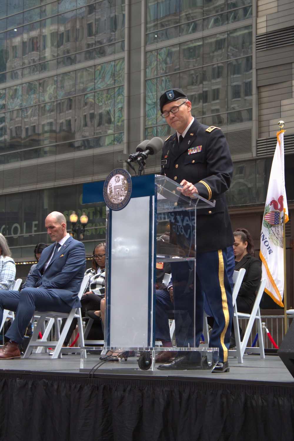 Chicago Honors Fallen Service Members During Memorial Day Ceremony at Daley Plaza
