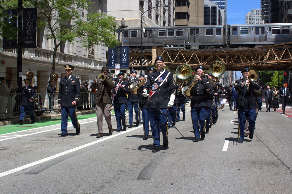 Illinois National Guard Honors Veterans During Chicago Memorial Day Parade