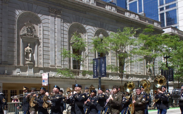 Illinois National Guard Honors Veterans During Chicago Memorial Day Parade