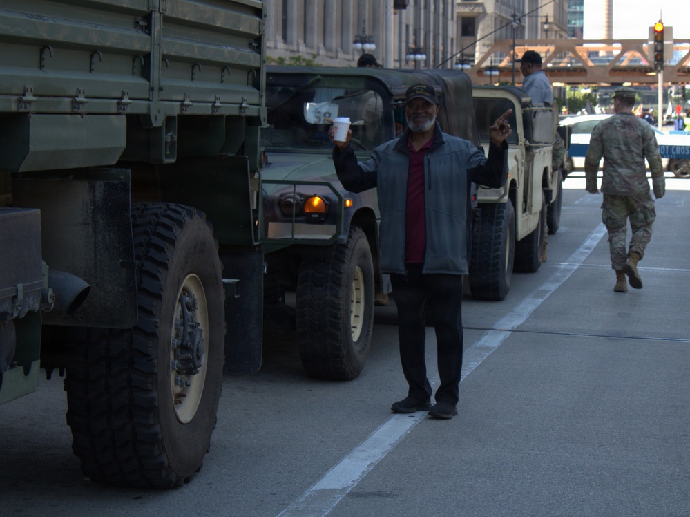 Illinois National Guard Honors Veterans During Chicago Memorial Day Parade