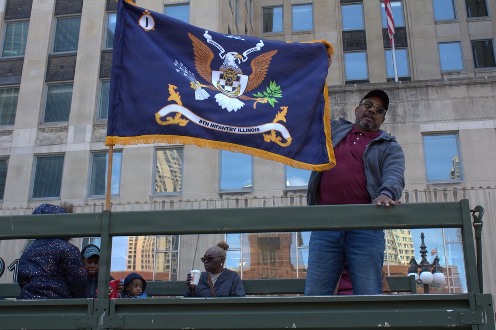 Illinois National Guard Honors Veterans During Chicago Memorial Day Parade