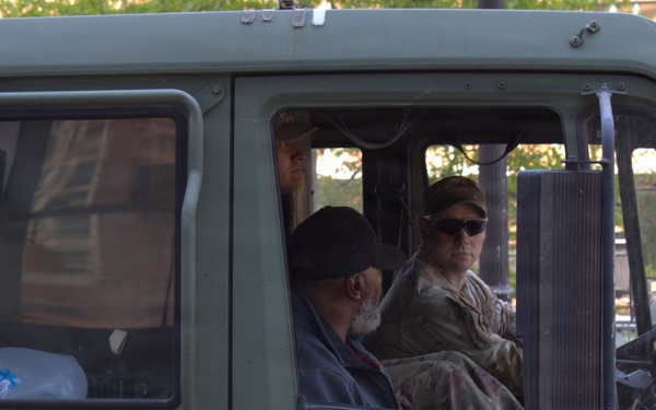 Illinois National Guard Honors Veterans During Chicago Memorial Day Parade