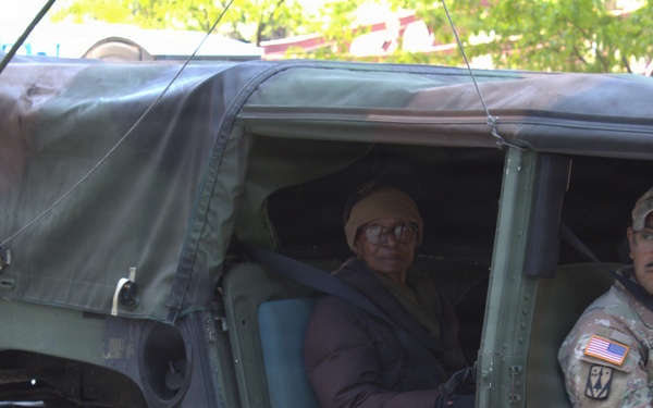 Illinois National Guard Honors Veterans During Chicago Memorial Day Parade