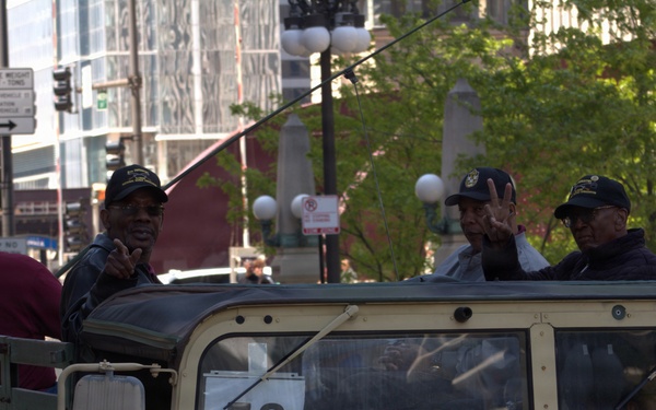 Illinois National Guard Honors Veterans During Chicago Memorial Day Parade