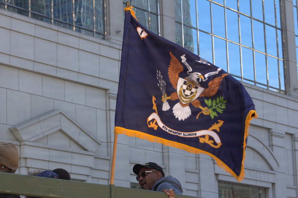 Illinois National Guard Honors Veterans During Chicago Memorial Day Parade