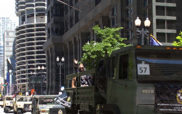 Illinois National Guard Honors Veterans During Chicago Memorial Day Parade