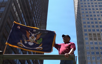 Illinois National Guard Honors Veterans During Chicago Memorial Day Parade
