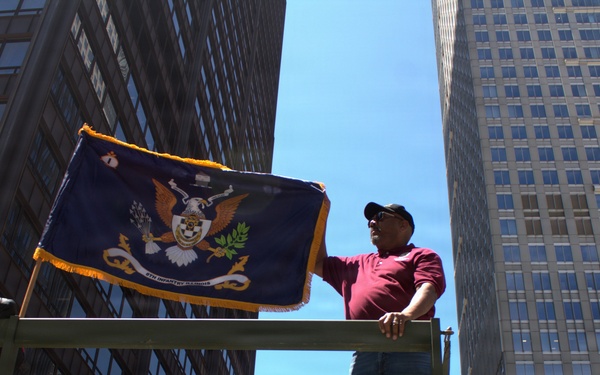 Illinois National Guard Honors Veterans During Chicago Memorial Day Parade
