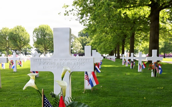 Gen. Anderson honors fallen at Margraten Cemetery