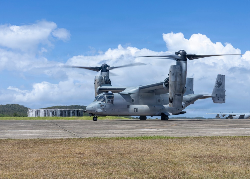 SOUTHCOM Commander Visits 24th MEU on Deployment