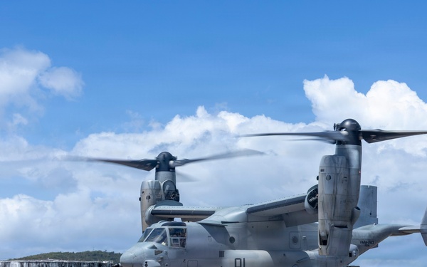 SOUTHCOM Commander Visits 24th MEU on Deployment