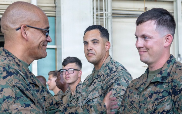 SOUTHCOM Commander Visits 24th MEU on Deployment