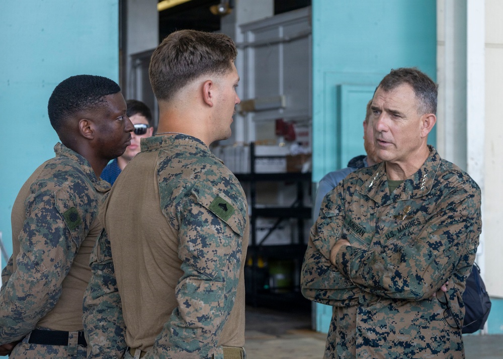 SOUTHCOM Commander Visits 24th MEU on Deployment