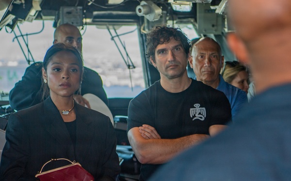 "Marshals" Actress Tours USS Essex