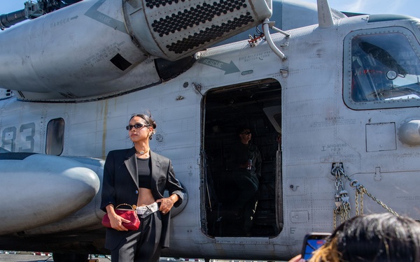 "Marshals" Actress Tours USS Essex