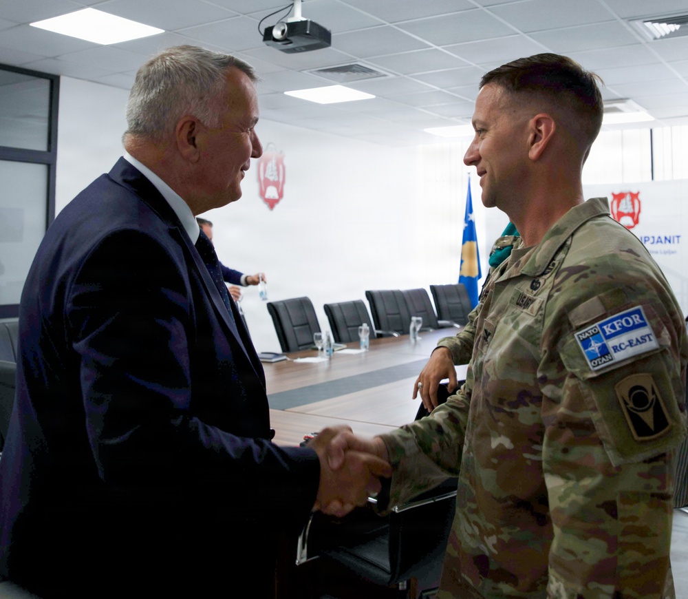 KFOR RC-East strengthens partnership with Lipjan/Lipljan mayor