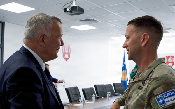 KFOR RC-East strengthens partnership with Lipjan/Lipljan mayor