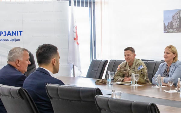 KFOR RC-East strengthens partnership with Lipjan/Lipljan mayor