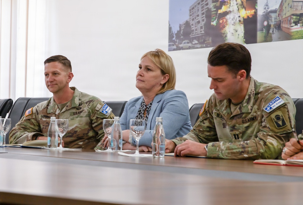 KFOR RC-East strengthens partnership with Lipjan/Lipljan mayor