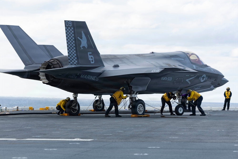 USS KEARSARGE Conducts Flight Operations