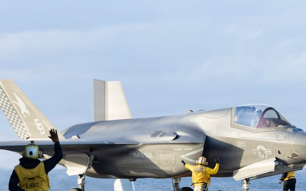 USS KEARSARGE Conducts Flight Operations