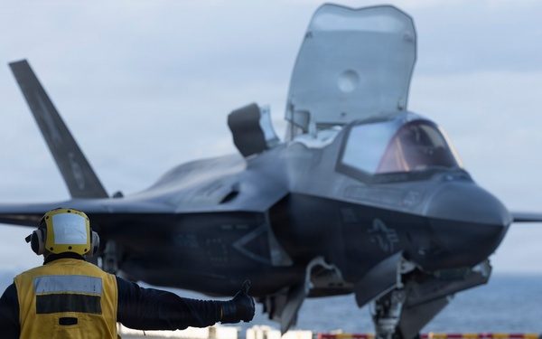 USS KEARSARGE Conducts Flight Operations