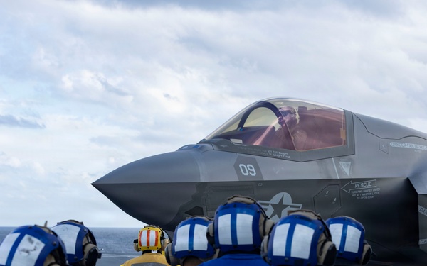 USS KEARSARGE Conducts Flight Operations