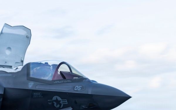 USS KEARSARGE Conducts Flight Operations