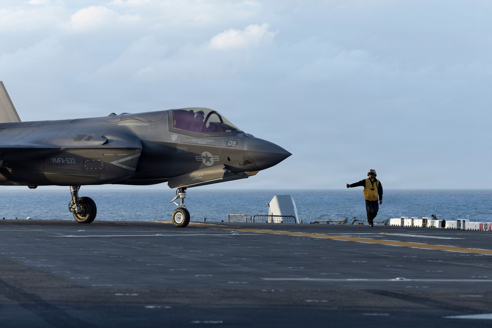 USS KEARSARGE Conducts Flight Operations