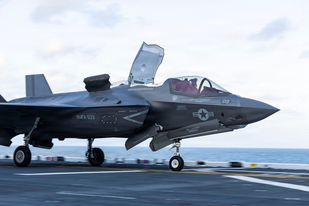 USS KEARSARGE Conducts Flight Operations