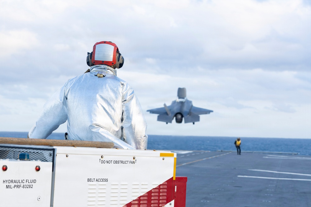 USS KEARSARGE Conducts Flight Operations