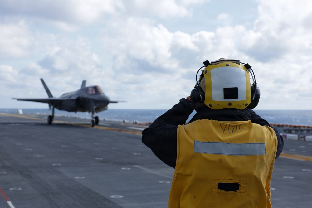 Kearsarge Conducts Flight Operations