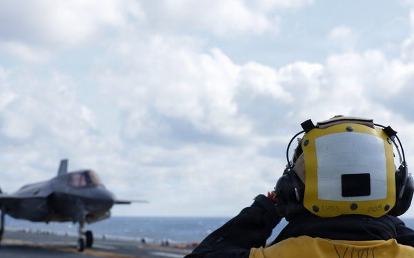 Kearsarge Conducts Flight Operations