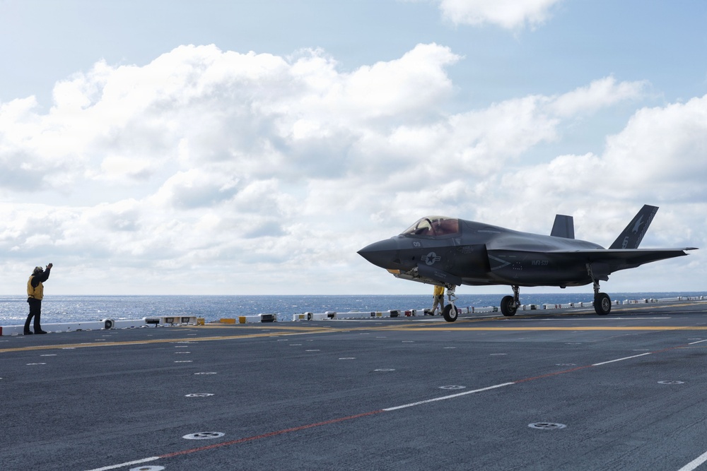 Kearsarge Conducts Flight Operations