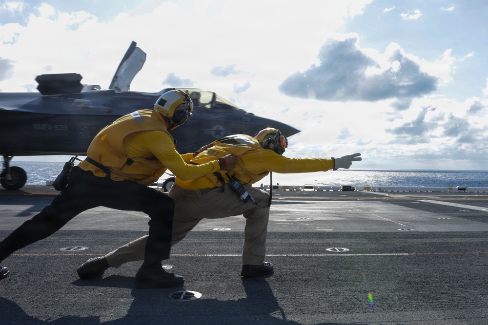 Kearsarge Conducts Flight Operations