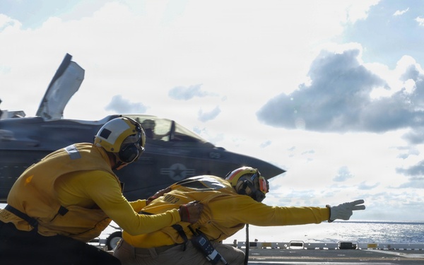 Kearsarge Conducts Flight Operations