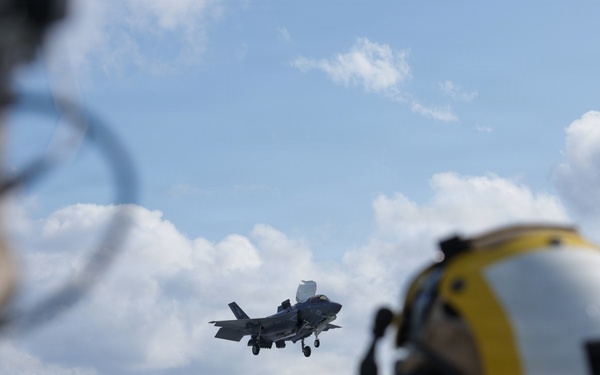 Kearsarge Conducts Flight Operations
